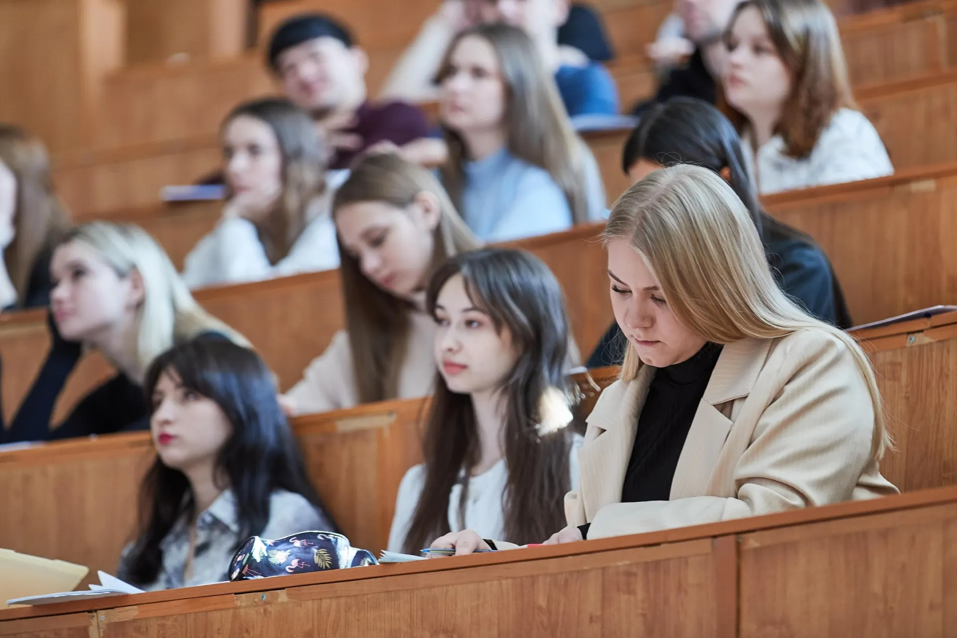 По новым правилам студентов по целевым договорам теперь могут отчислить в любой момент; вместо штрафов введена компенсация.