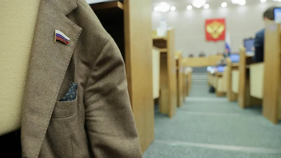 Правительство одобрило инициативу, которая исключает наказание для депутатов региональных парламентов за отсутствие или несвоевременную подачу деклараций о доходах. Поправки требуют доработки, отмечают ведомства.