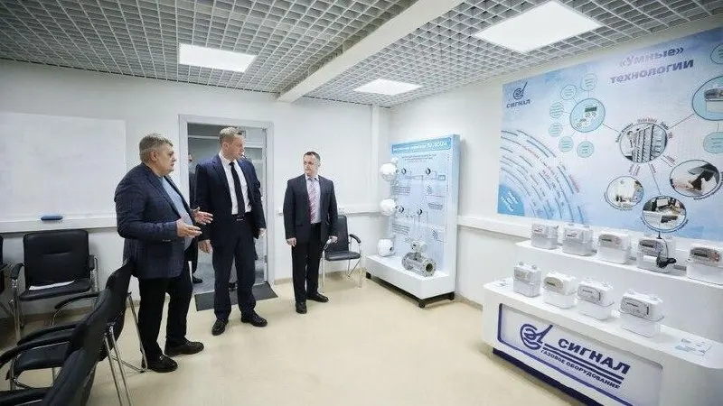 В рамках 21-го пакета санкций Евросоюз включил энгельсское предприятие «Сигнал» в список ограничений — указано, что завод производит комплектующие для вооружений и оказывает поддержку ВС в зоне СВО.