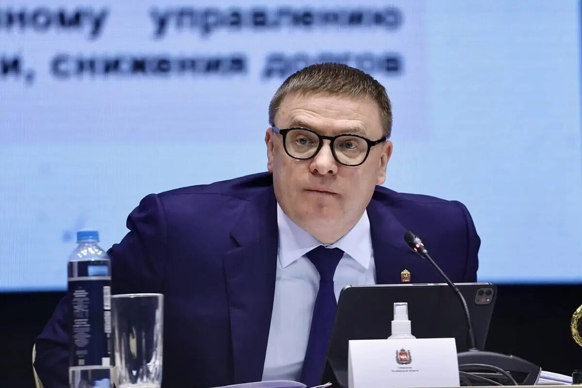 За шесть лет около 19 тыс. семей получили помощь на покупку газового оборудования, но порядка 22,2% территории Челябинской области остаются без газоснабжения — многие населённые пункты по-прежнему отапливаются углём и дровами.
