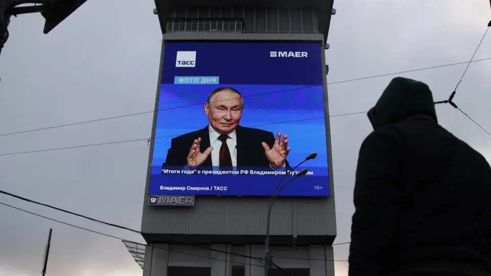 Минэкономразвития сообщает о росте ВВП на 0,3% в I полугодии 2026 года. Ускорение в июне не компенсировало спад в начале года: гражданские отрасли сокращаются, а эффект от военных расходов сходит на нет.