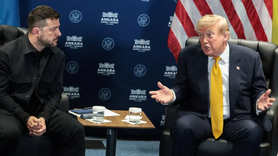 На саммите НАТО в Анкаре Дональд Трамп охарактеризовал удары Украины как „эскалацию, которая может помочь завершить конфликт“. По наблюдениям, количество атак вглубь России резко возросло, охватив значительную часть территории и населения.