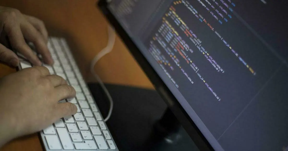 Кибермошенники предлагают регистрацию на фальшивой платформе для учителей через фишинговые ссылки; данные попадают злоумышленникам после ввода СМС.