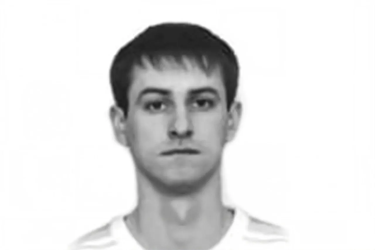 По данным МВД, 39-летний Андрей Семенов объявлен в розыск по уголовному делу; предполагается, что он укрылся за границей до обыска отца и брата, вероятно, в Аргентине.