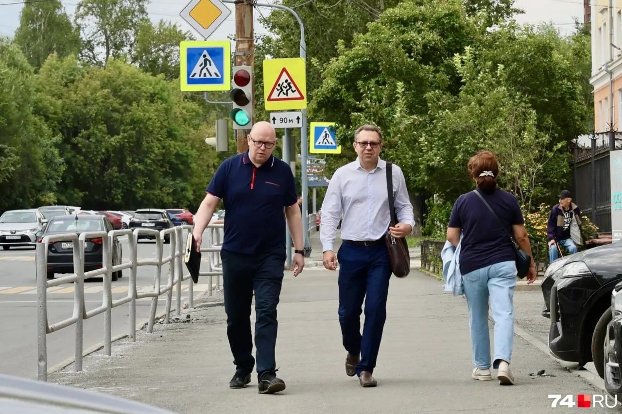 В Челябинске начинается слушание по делу бывшего министра дорожного хозяйства. Ему предъявлено обвинение в растрате и взятке; главная фигура в деле — не он.