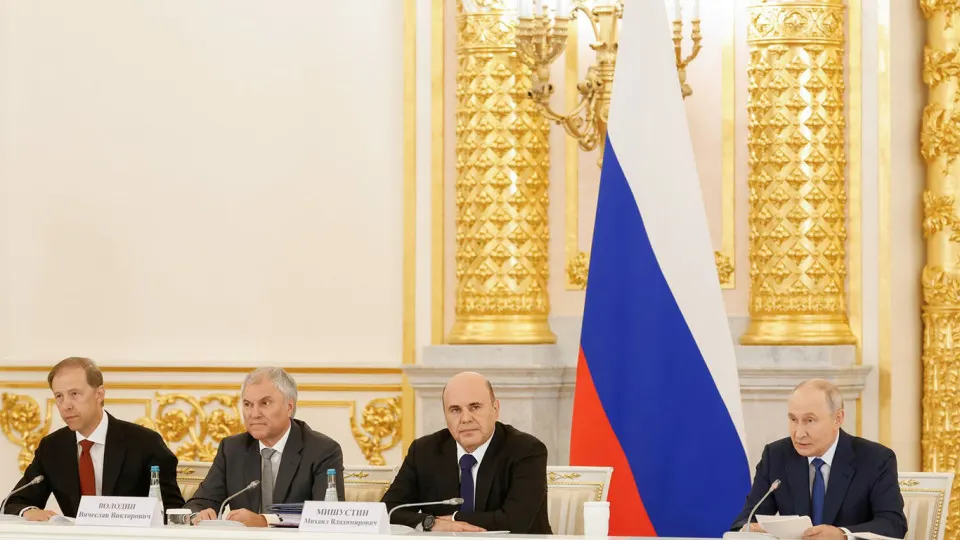 Власти обсуждают комплекс мер поддержки ветеранов после возвращения с фронта, включая обязательства работодателей и новые программы трудоустройства.