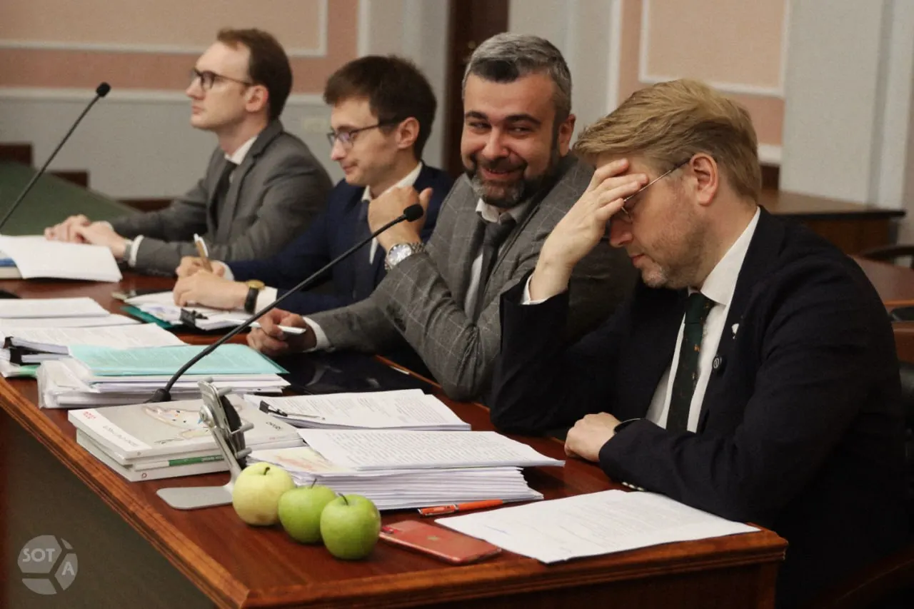 Расследование вокруг использования песни, видеоматериалов и фото в предвыборной кампании партии, а также вопросы авторских прав, попали на рассмотрение суда.