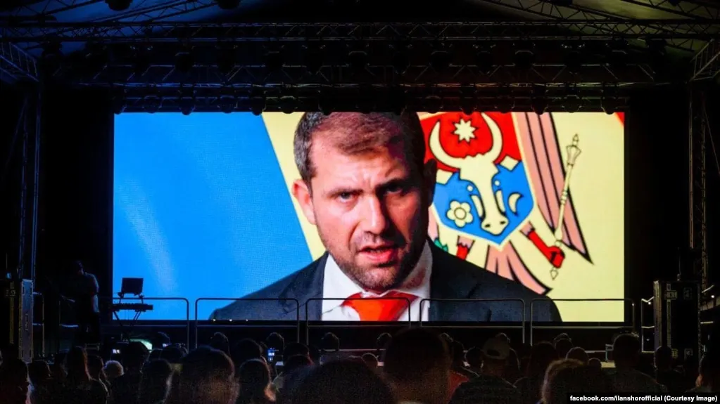 Утечка документов указывает на схему подделки инвойсов и обход санкций: платежи проходили через международные банки и цепочку подставных фирм.