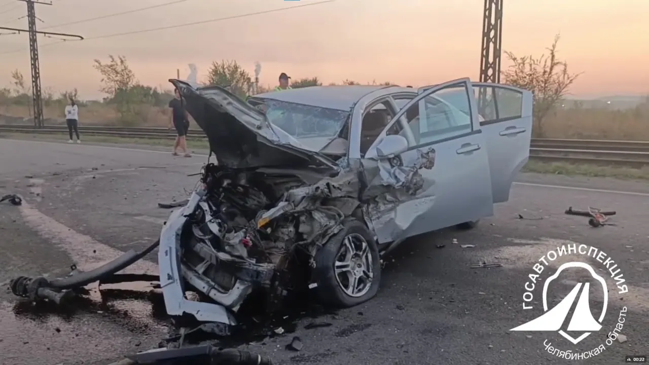 По данным ГИБДД Челябинской области авария произошла на улице 9 Мая. Столкнулись шесть автомобилей; погиб 21-летний водитель Daewoo Nexia, ещё двое водителей госпитализированы.