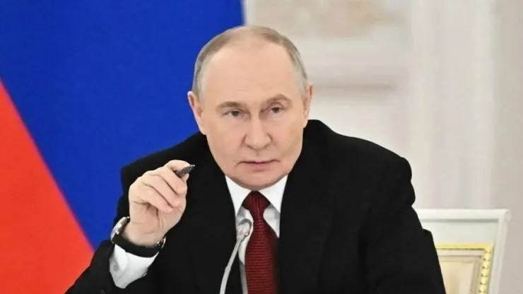 Президент подписал указ о передаче долей Nestlé Кубань и Nestlé Россия во временное управление компанией Л.Е.В. Менеджмент; во временное управление переданы активы FM Logistic, сети Лемана ПРО и Ашана.