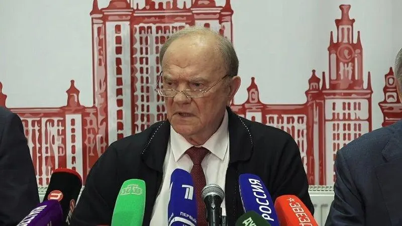 Лидер КПРФ Геннадий Зюганов указал на угрозы экономического и технологического отставания и призвал к смене курса, чтобы избежать дальнейшего кризиса и социальных проблем.