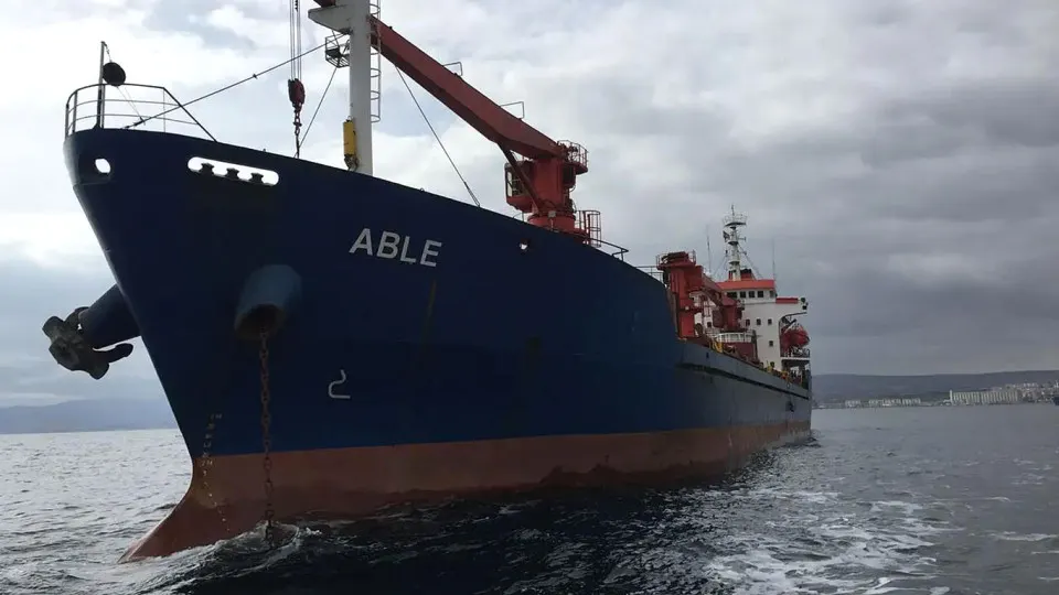 Дронами атакованы два коммерческих судна в Черном море у болгарского побережья; одно судно затонуло, идут поиски экипажа и есть пострадавшие.