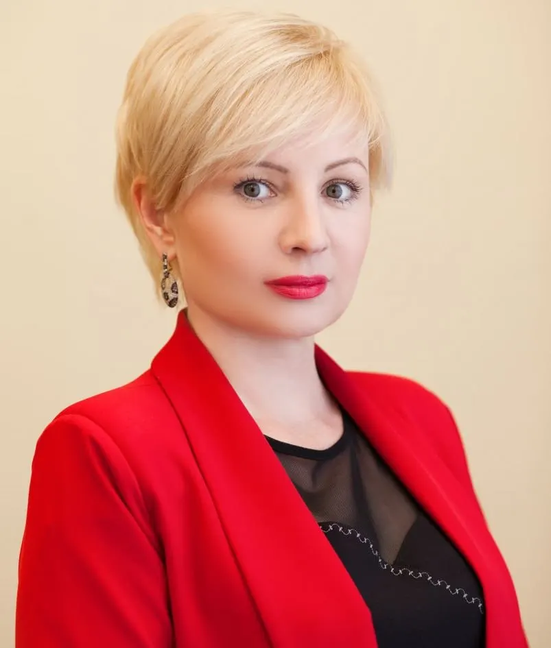 Омбудсмен Челябинской области заявила, что приоритетом остаётся военная обстановка, что привело к отказу в поддержке проекта детской больницы в Миассе; активисты требуют проверки этичности решений, а детям приходится ездить в соседние города.