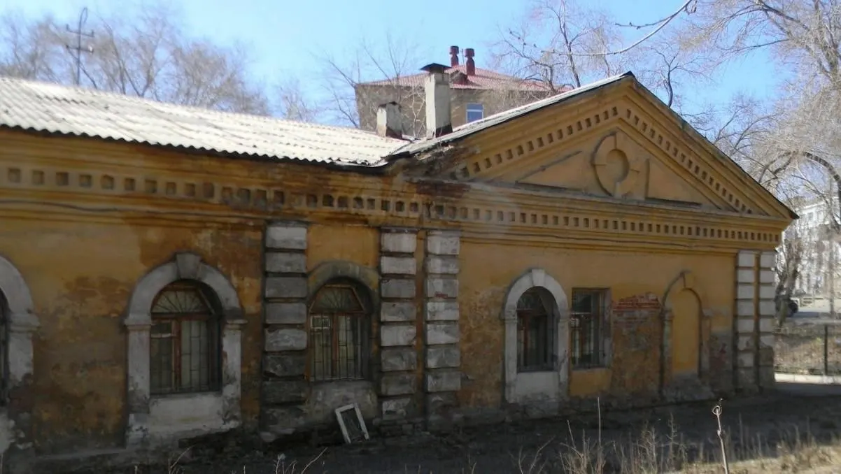 Здание на улице Свободы, 165, построенное в начале XX века, выставят на торги; вместе с ним покупателю достанется участок и возможность развивать проекты рядом с памятником.