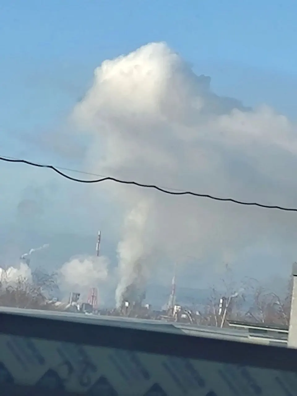 Ночные удары по Нижегородской области и Пермскому краю: три человека ранены, дома повреждены, школы переведены на дистанционное обучение; над регионами сбиты беспилотники.