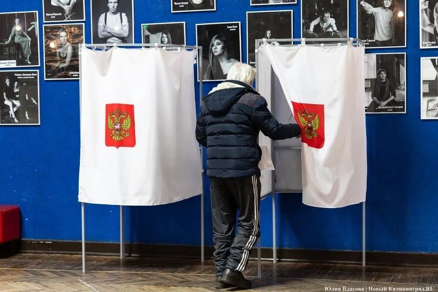 Обсуждается возможность разделения сроков выборов Госдумы и региональных кампаний в рамках подготовки поправок; приводят примеры факторов и возможную экономию бюджета.