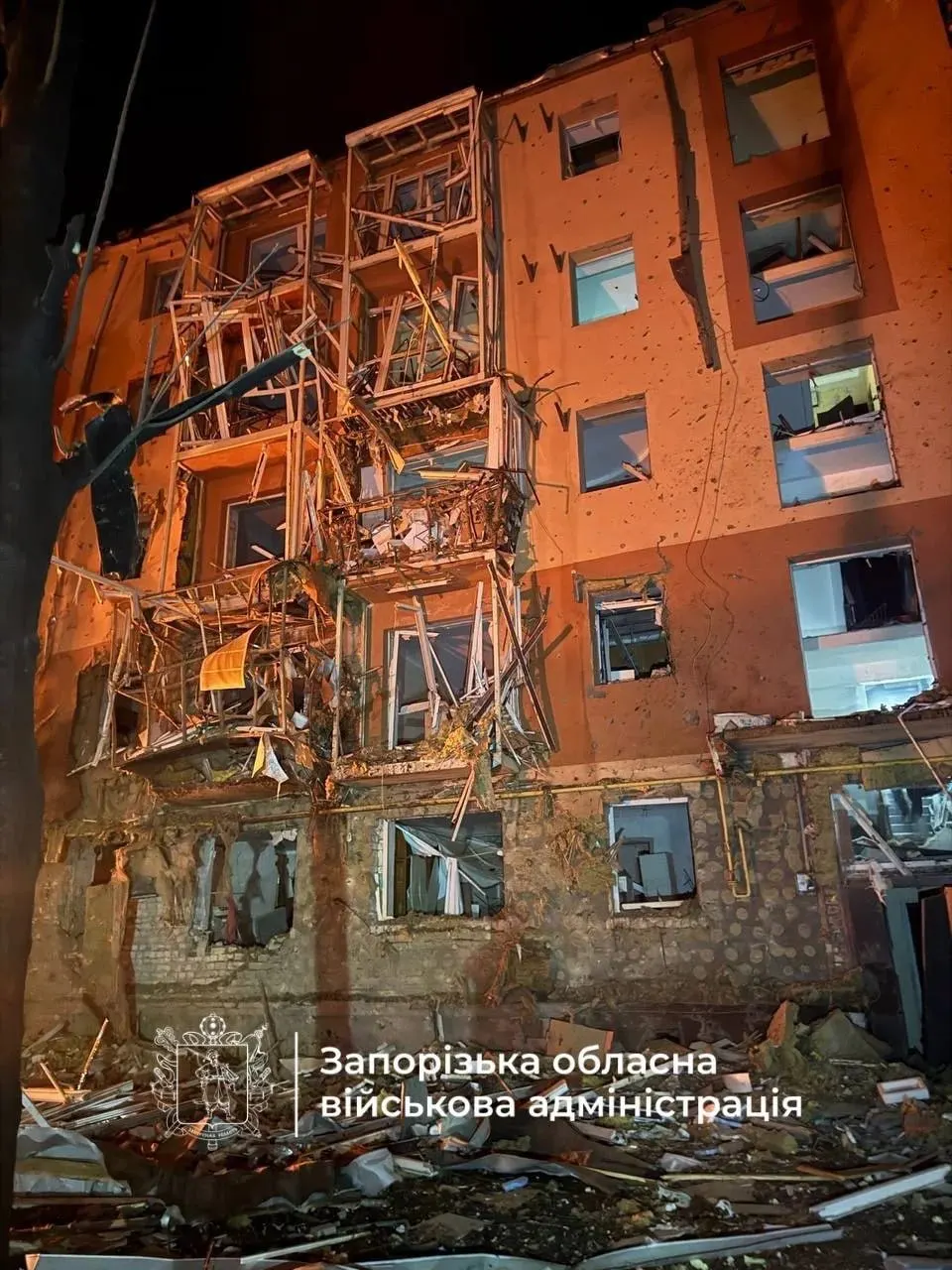 За ночь дроны достигли нескольких регионов, Рязанский НПЗ частично остановил переработку, а бывший продюсер Первого канала получил приговор за призывы к терроризму.